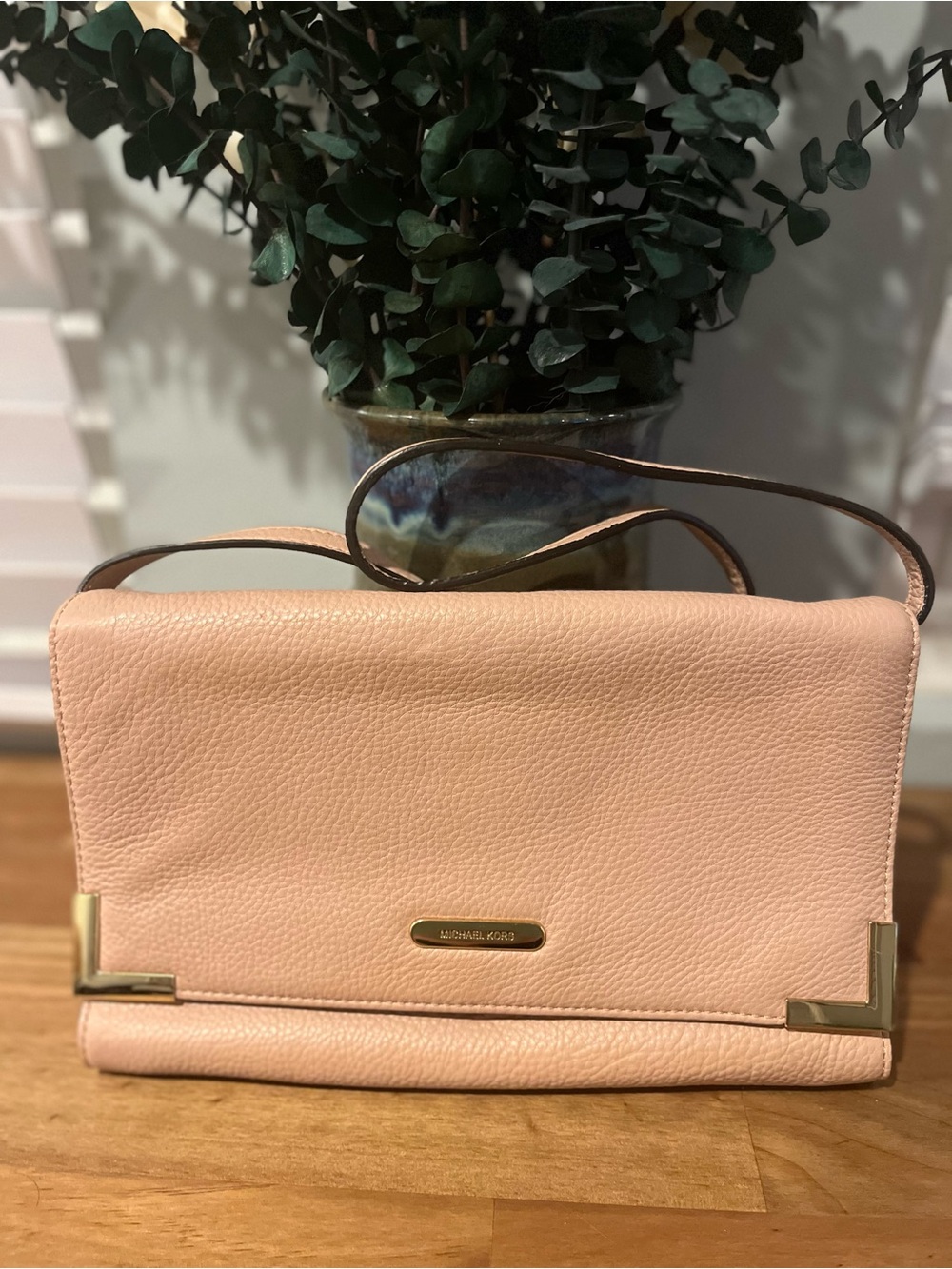 Michael Kors Leather Shoulder Bag Beverly Oversized Clutch w/Strap Pink and Gold